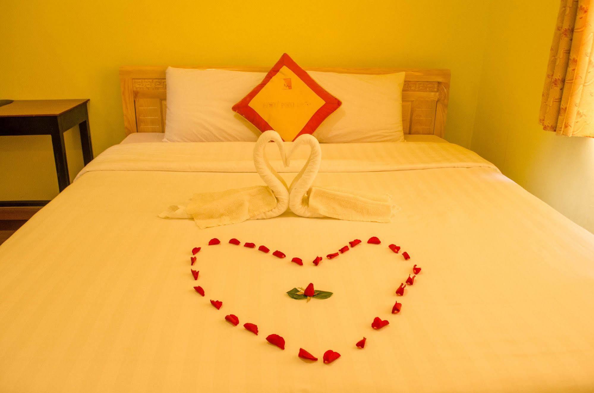 Nhu Phu Hotel Hue Buitenkant foto