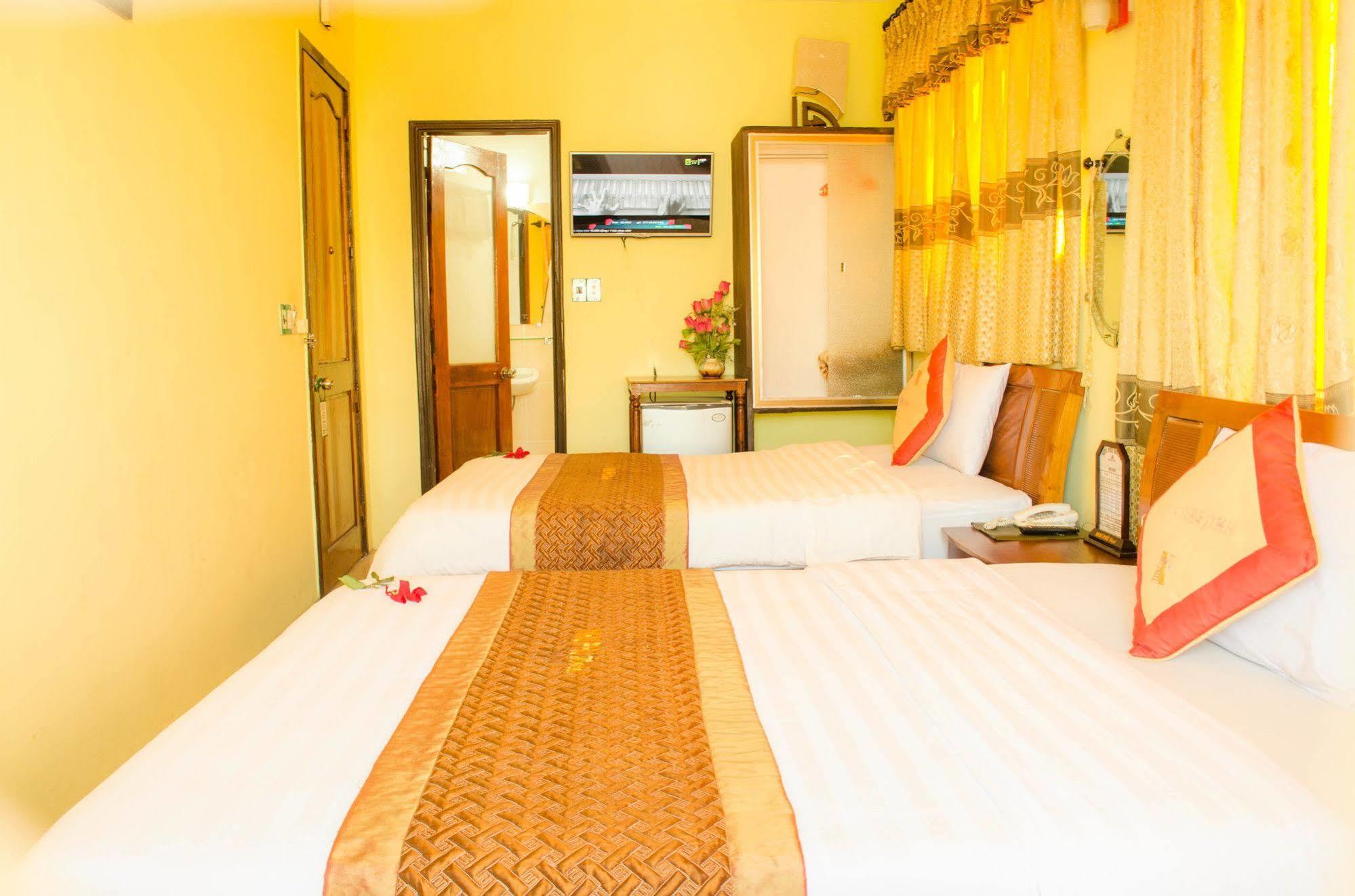 Nhu Phu Hotel Hue Buitenkant foto