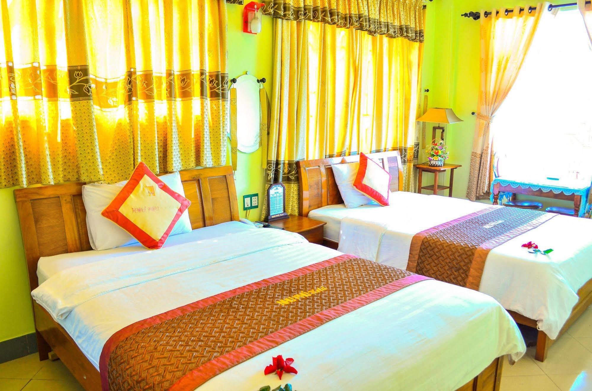 Nhu Phu Hotel Hue Buitenkant foto