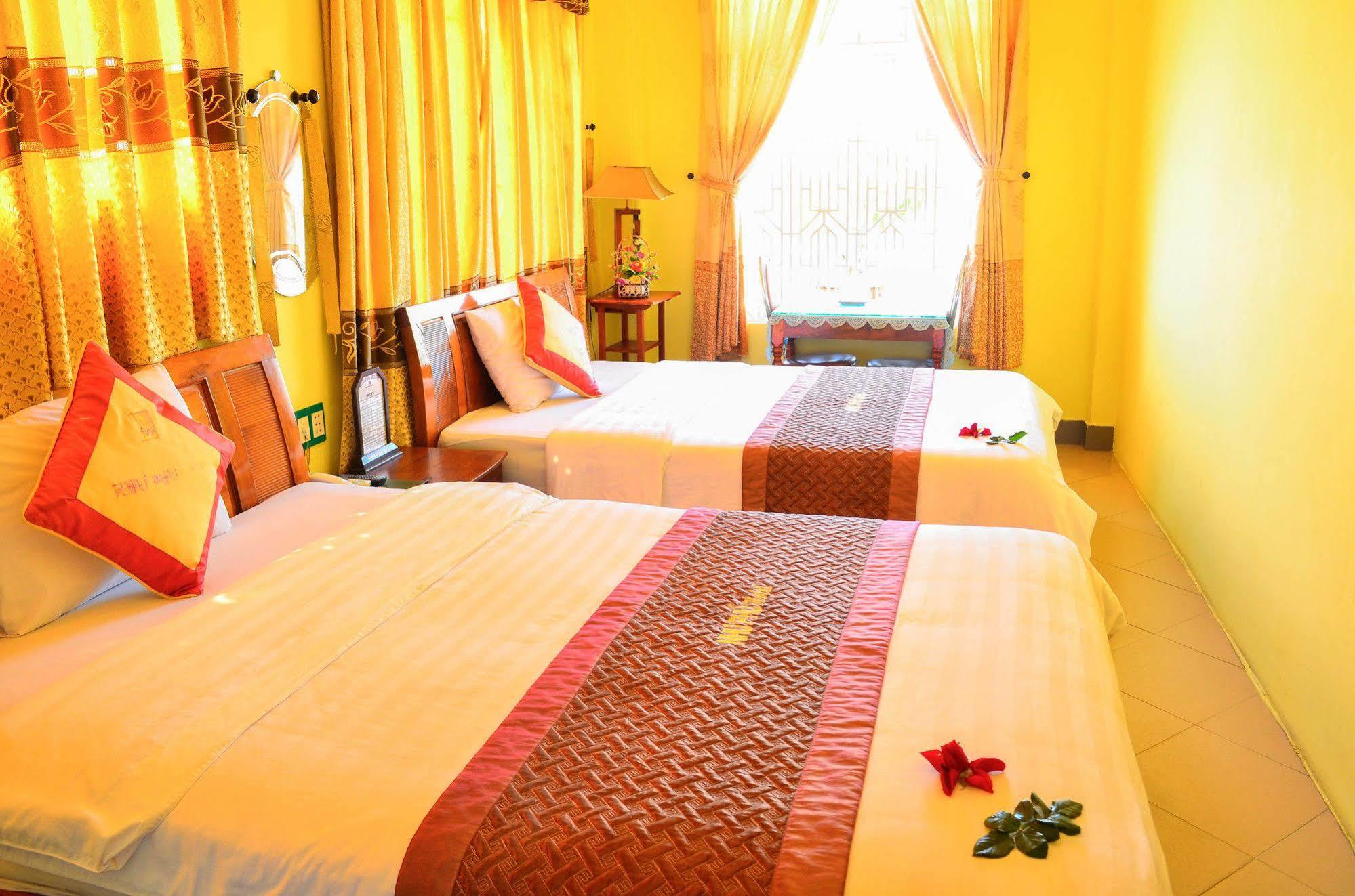 Nhu Phu Hotel Hue Buitenkant foto