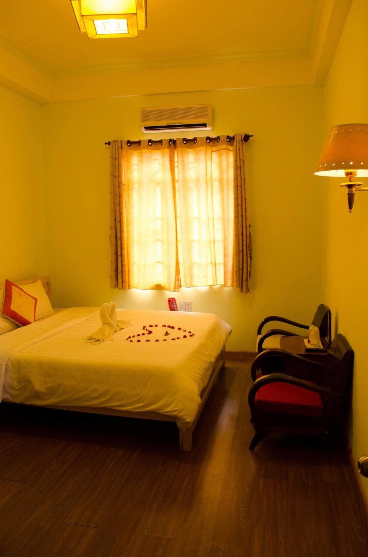 Nhu Phu Hotel Hue Buitenkant foto