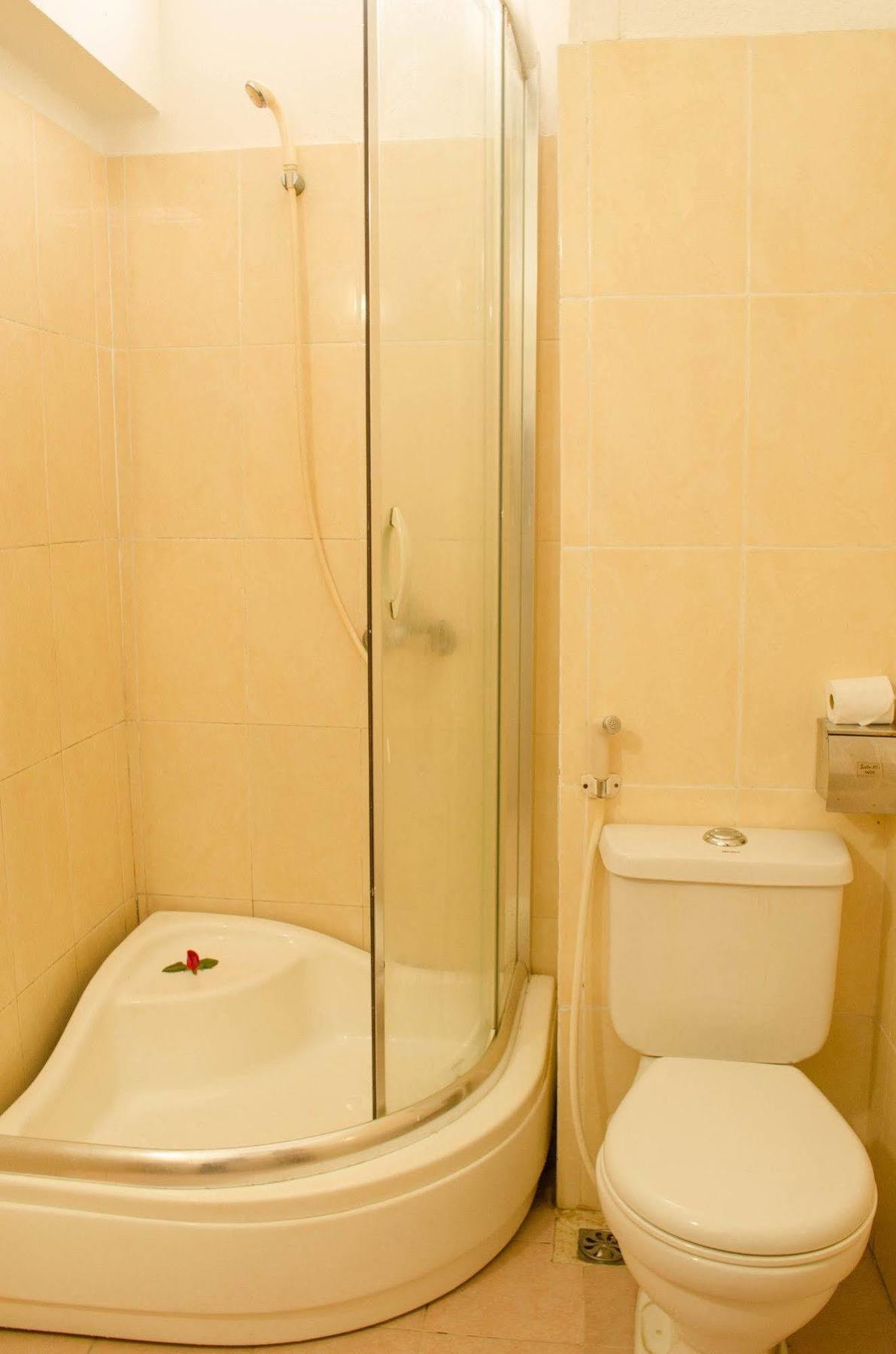 Nhu Phu Hotel Hue Buitenkant foto